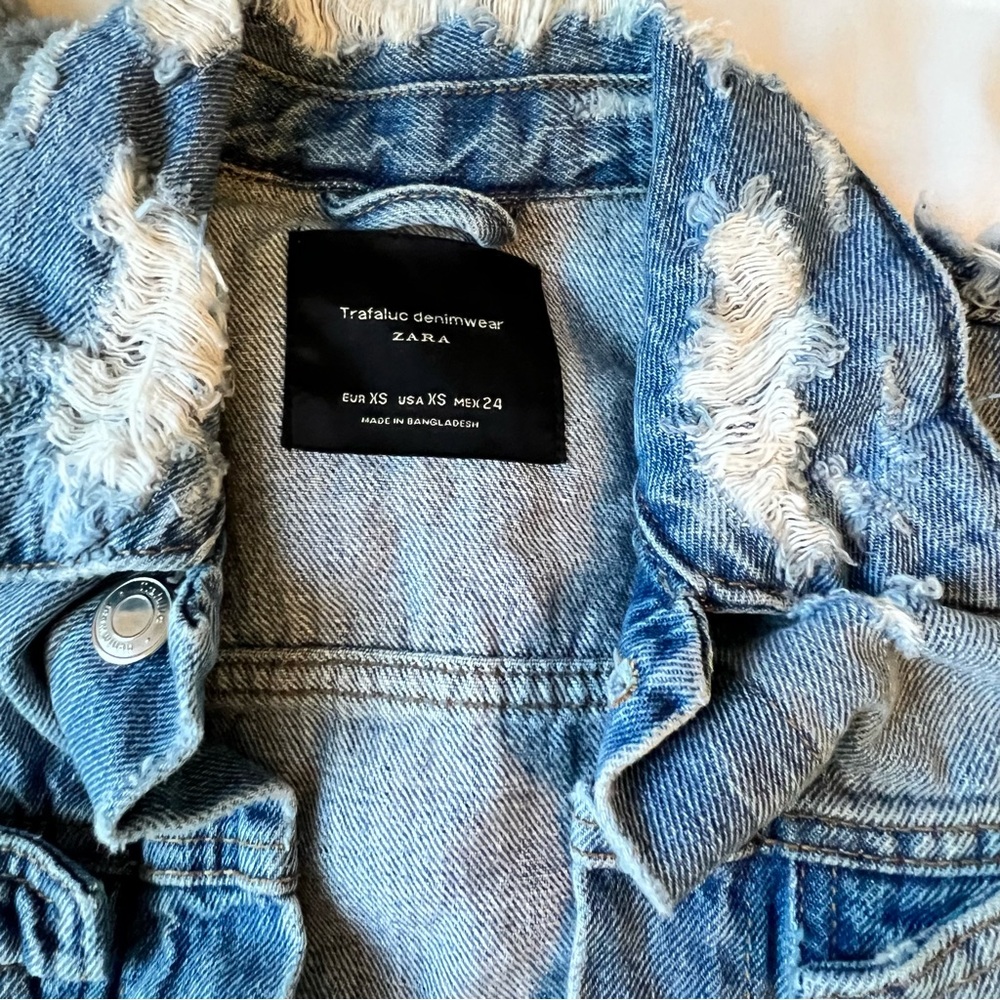 Zara Distressed Jean Jacket - Picture 3 of 4